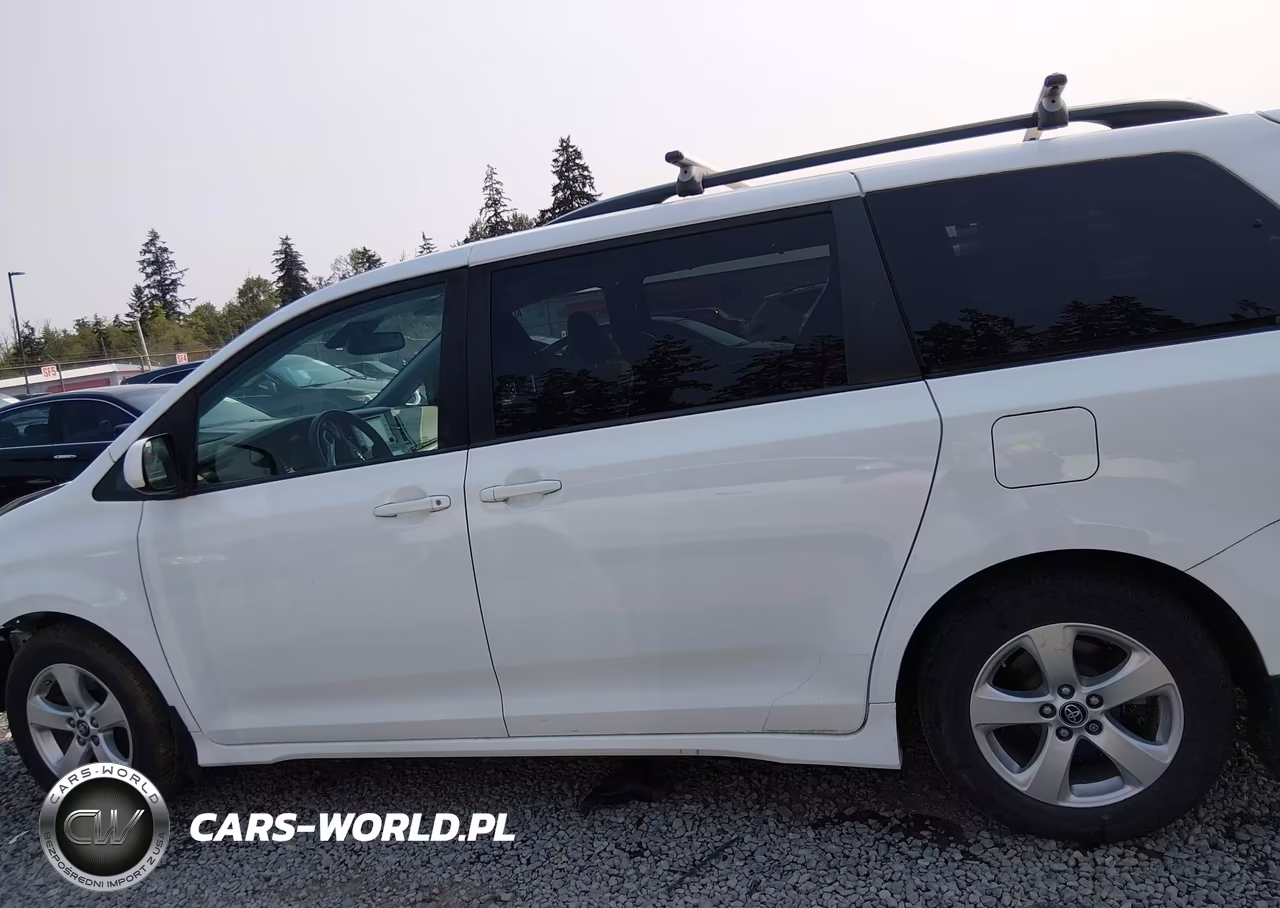 2018 Toyota Sienna Le 8-Passenger VIN:5TDKZ3DCXJS947338 - 15