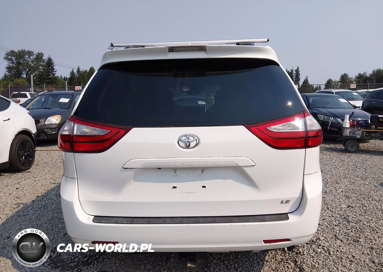 2018 Toyota Sienna Le 8-Passenger VIN:5TDKZ3DCXJS947338 - 17