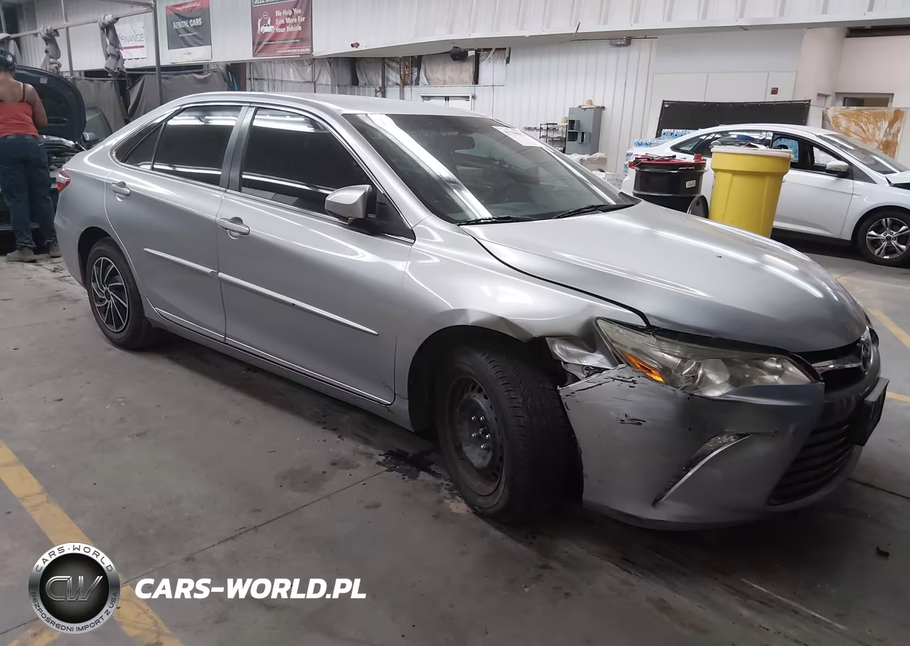 2016 Toyota Camry Le – zdjęcie 1 z 16