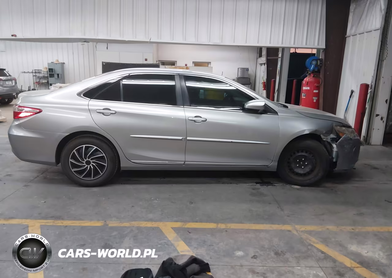 2016 Toyota Camry Le VIN:4T1BF1FK5GU237913 - 13
