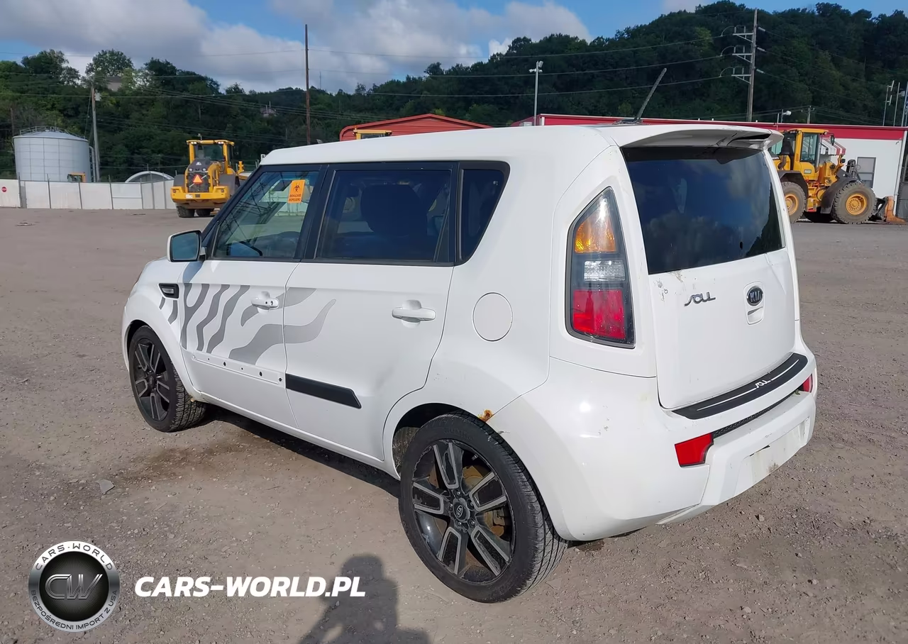 2011 Kia Soul + VIN:KNDJT2A28B7725928 - 3