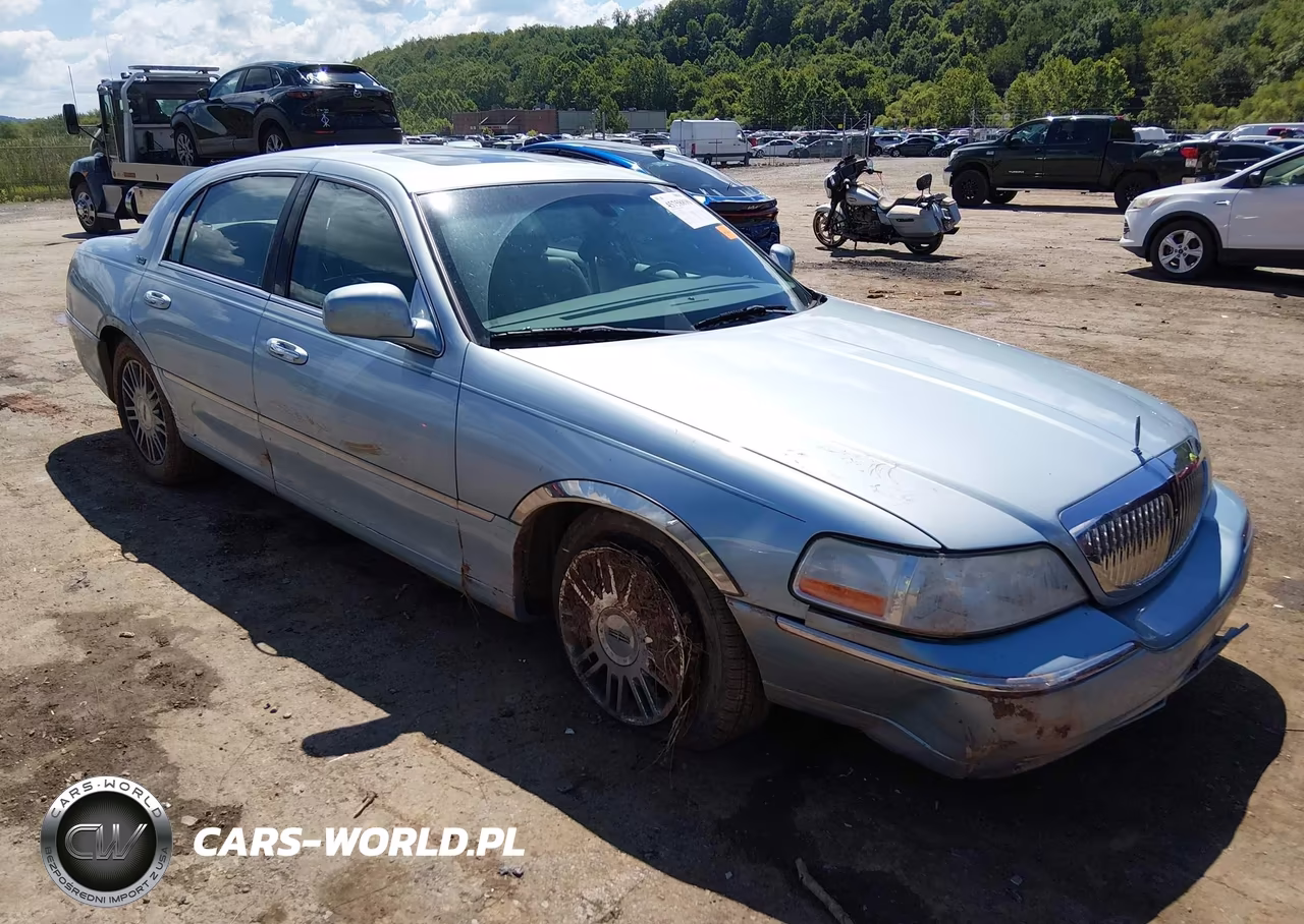 2006 Lincoln Town Car Signature Limited