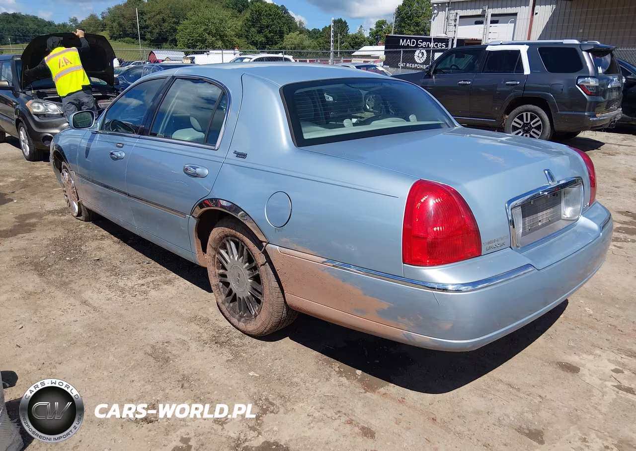 2006 Lincoln Town Car Signature Limited VIN:1LNHM82VX6Y629608 - 3