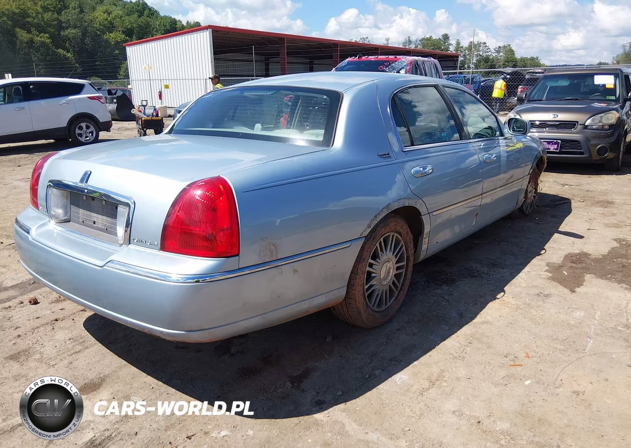 2006 Lincoln Town Car Signature Limited VIN:1LNHM82VX6Y629608 - 4