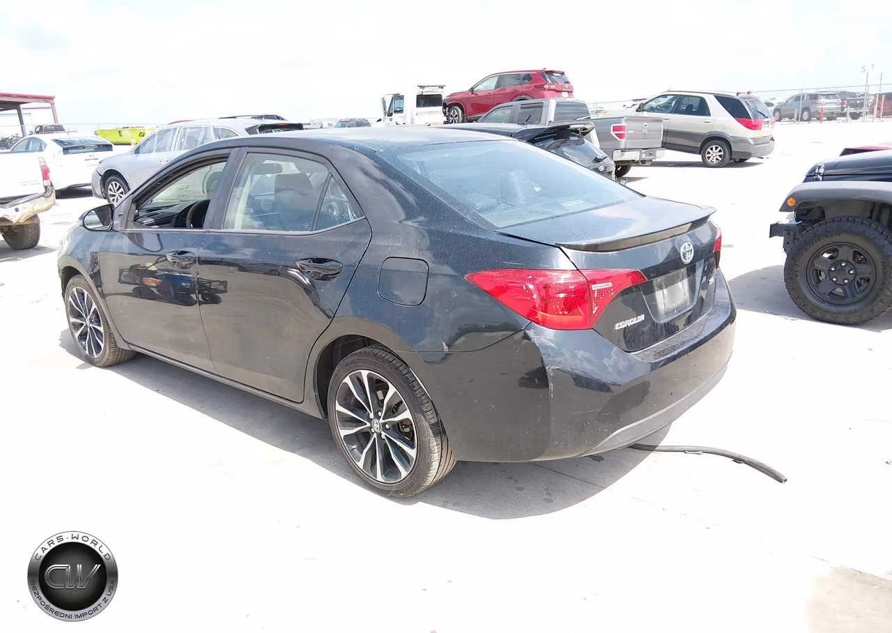 2018 Toyota Corolla Se VIN:5YFBURHE3JP774073 - 3