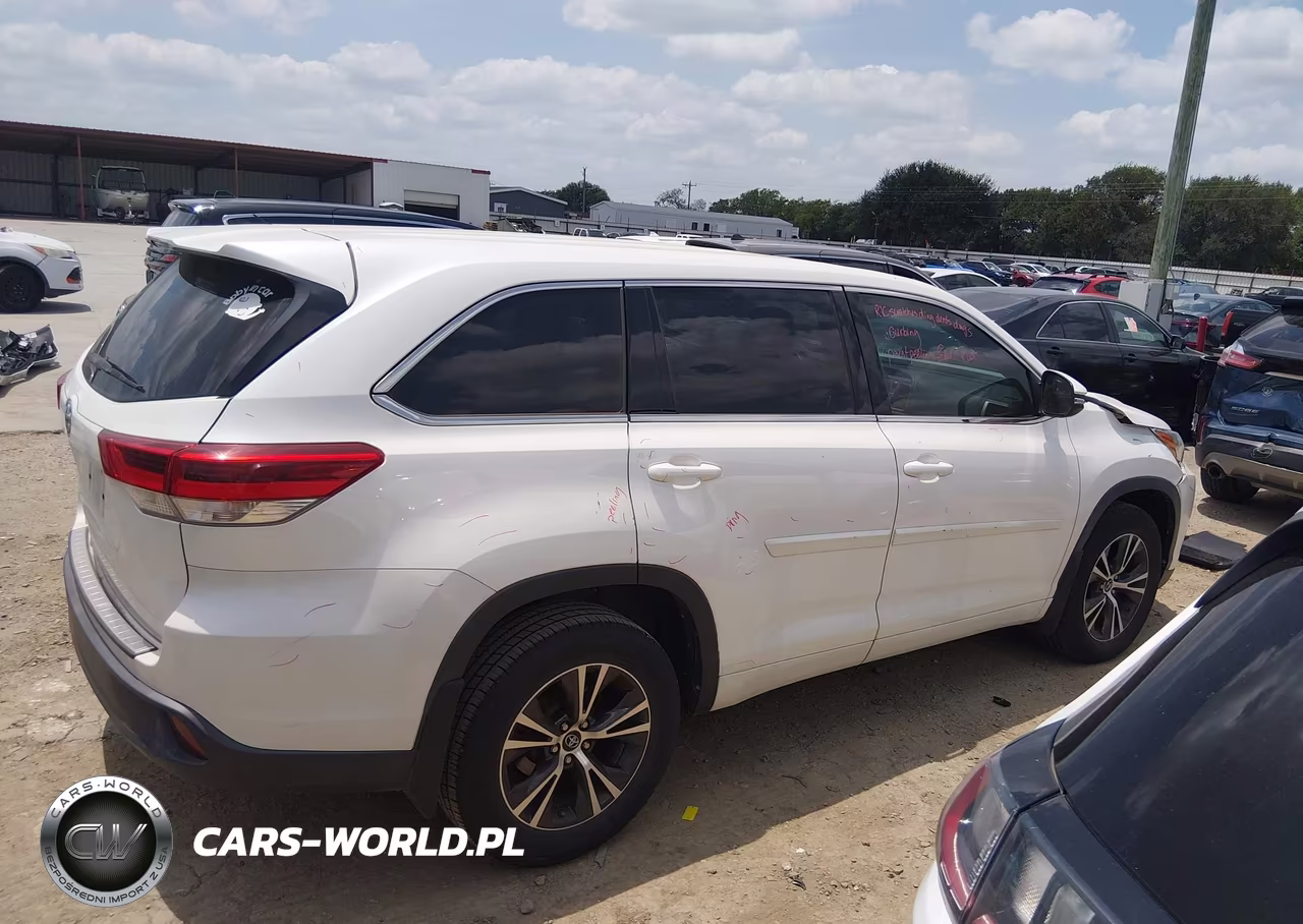 2018 Toyota Highlander Le VIN:5TDZZRFH3JS261961 - 14