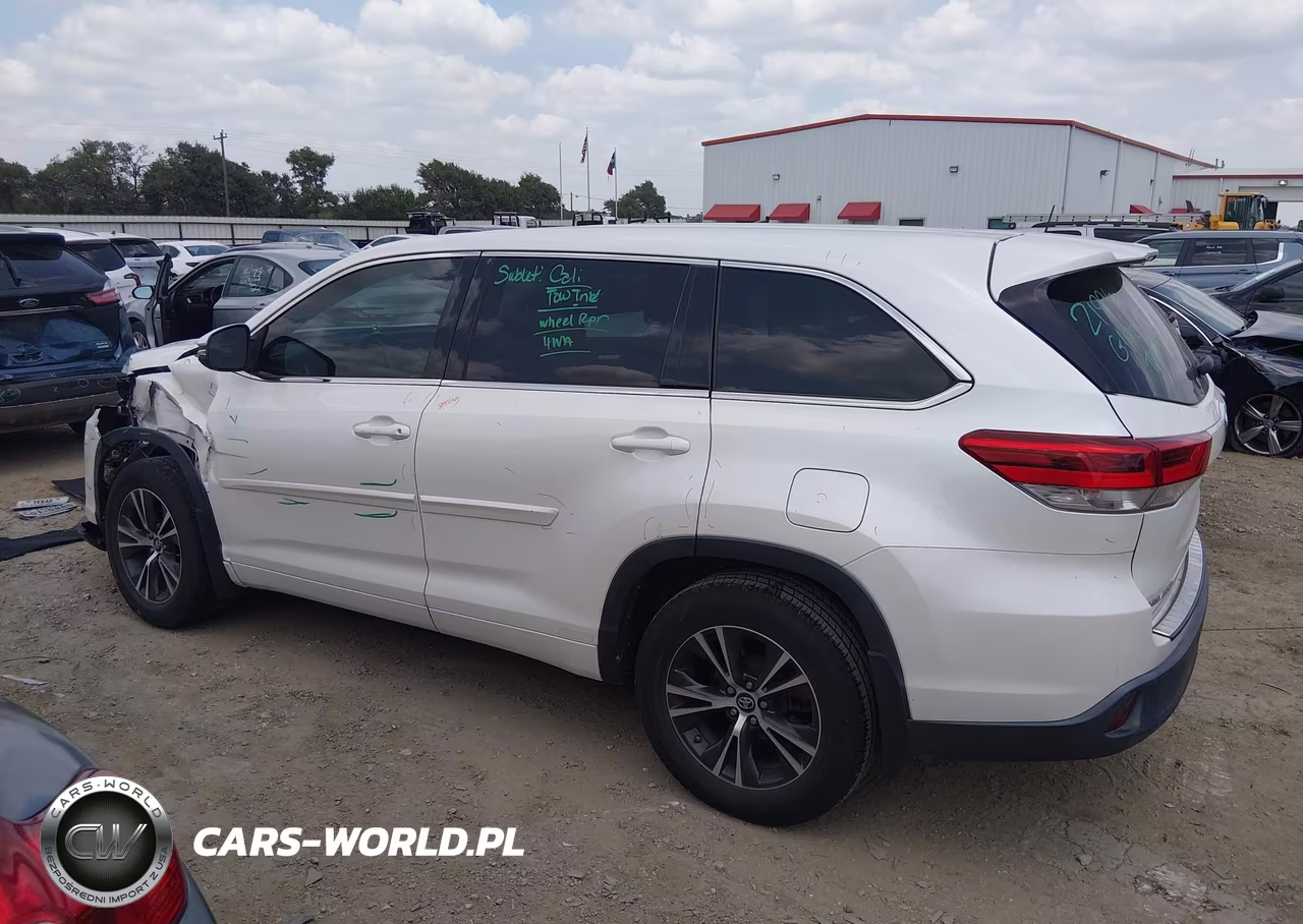 2018 Toyota Highlander Le VIN:5TDZZRFH3JS261961 - 15