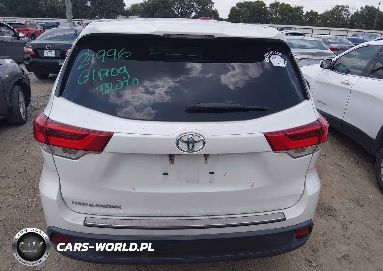 2018 Toyota Highlander Le VIN:5TDZZRFH3JS261961 - 17