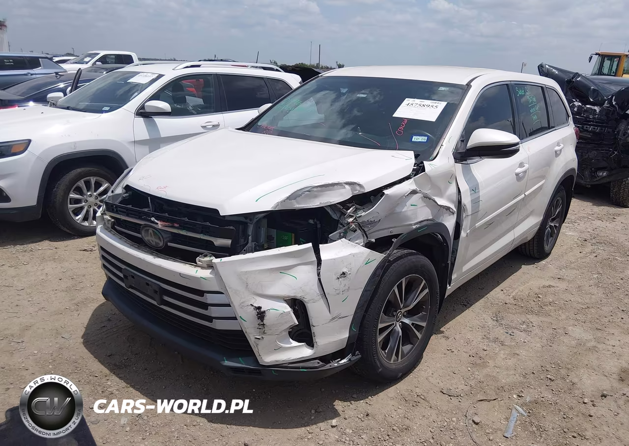 2018 Toyota Highlander Le VIN:5TDZZRFH3JS261961 - 2