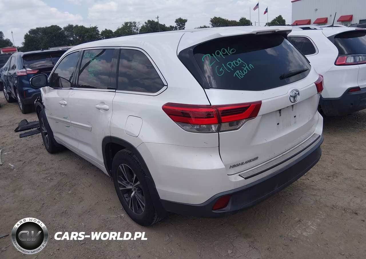 2018 Toyota Highlander Le VIN:5TDZZRFH3JS261961 - 3