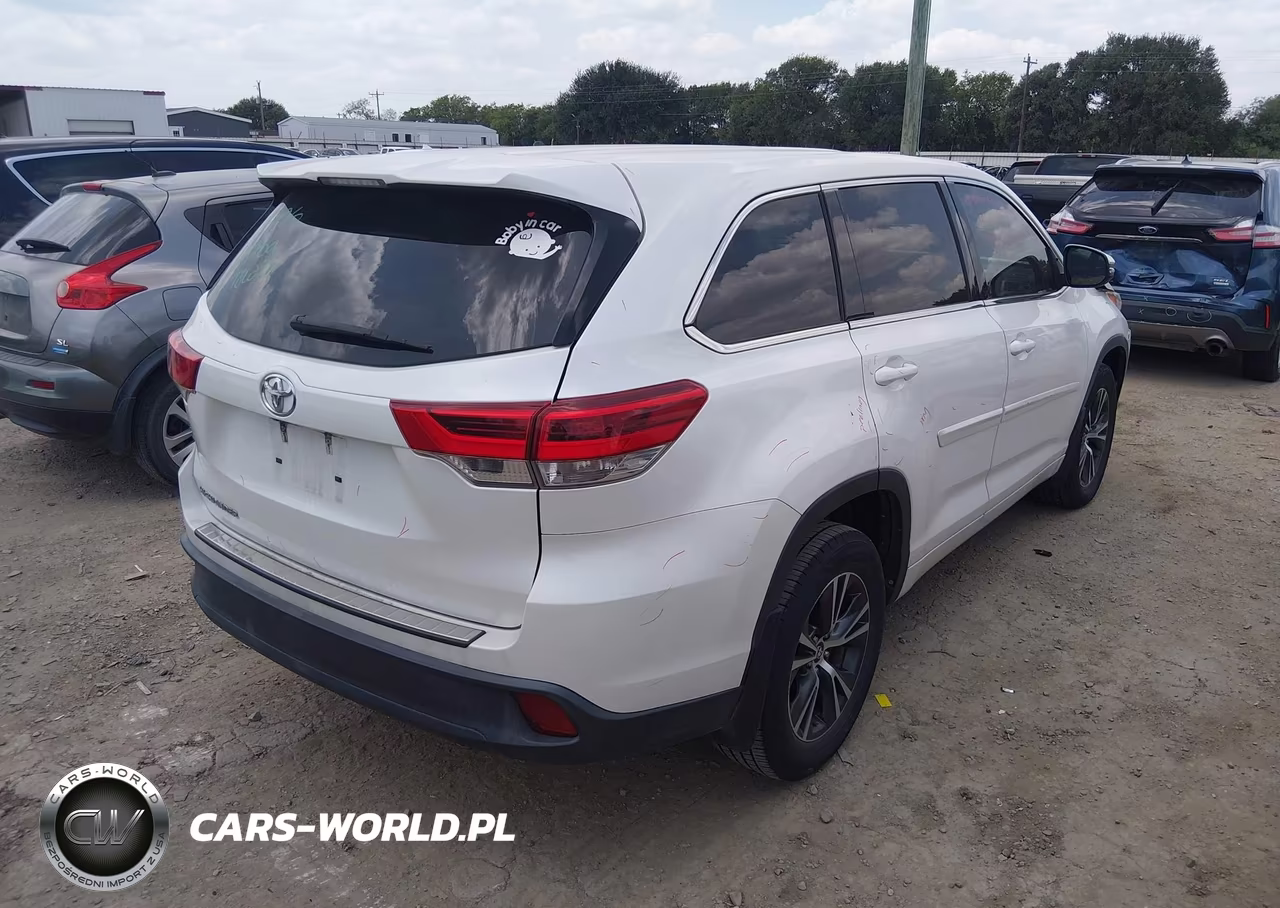 2018 Toyota Highlander Le VIN:5TDZZRFH3JS261961 - 4