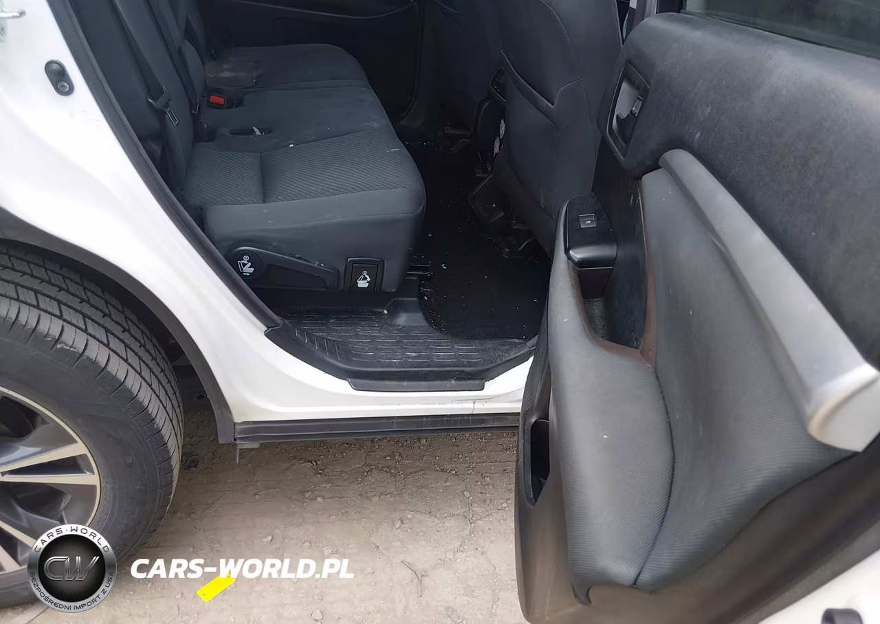 2018 Toyota Highlander Le VIN:5TDZZRFH3JS261961 - 8