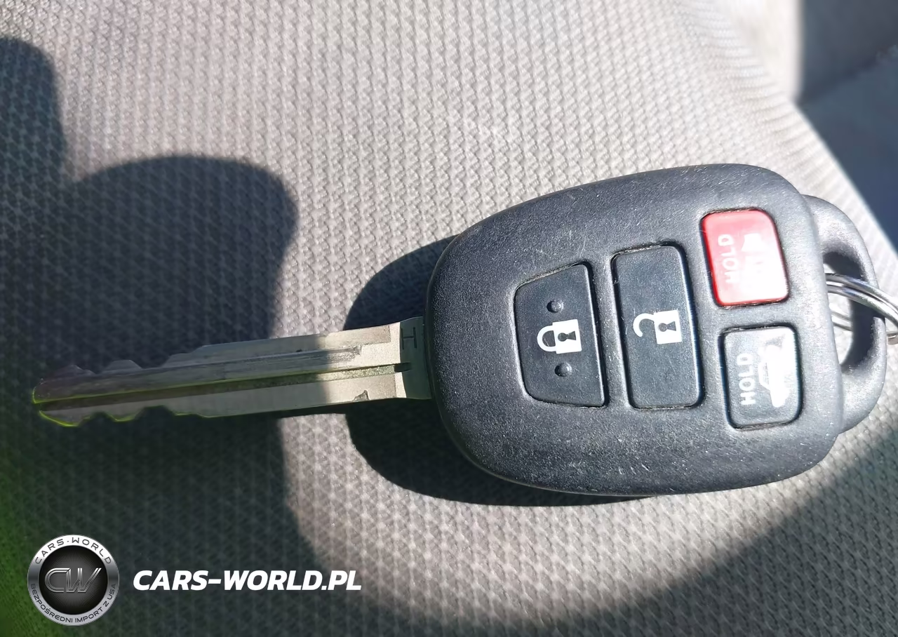 2017 Toyota Corolla Le VIN:2T1BURHE9HC915402 - 11