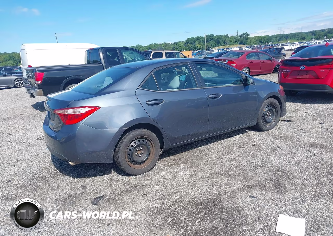 2017 Toyota Corolla Le VIN:2T1BURHE9HC915402 - 4