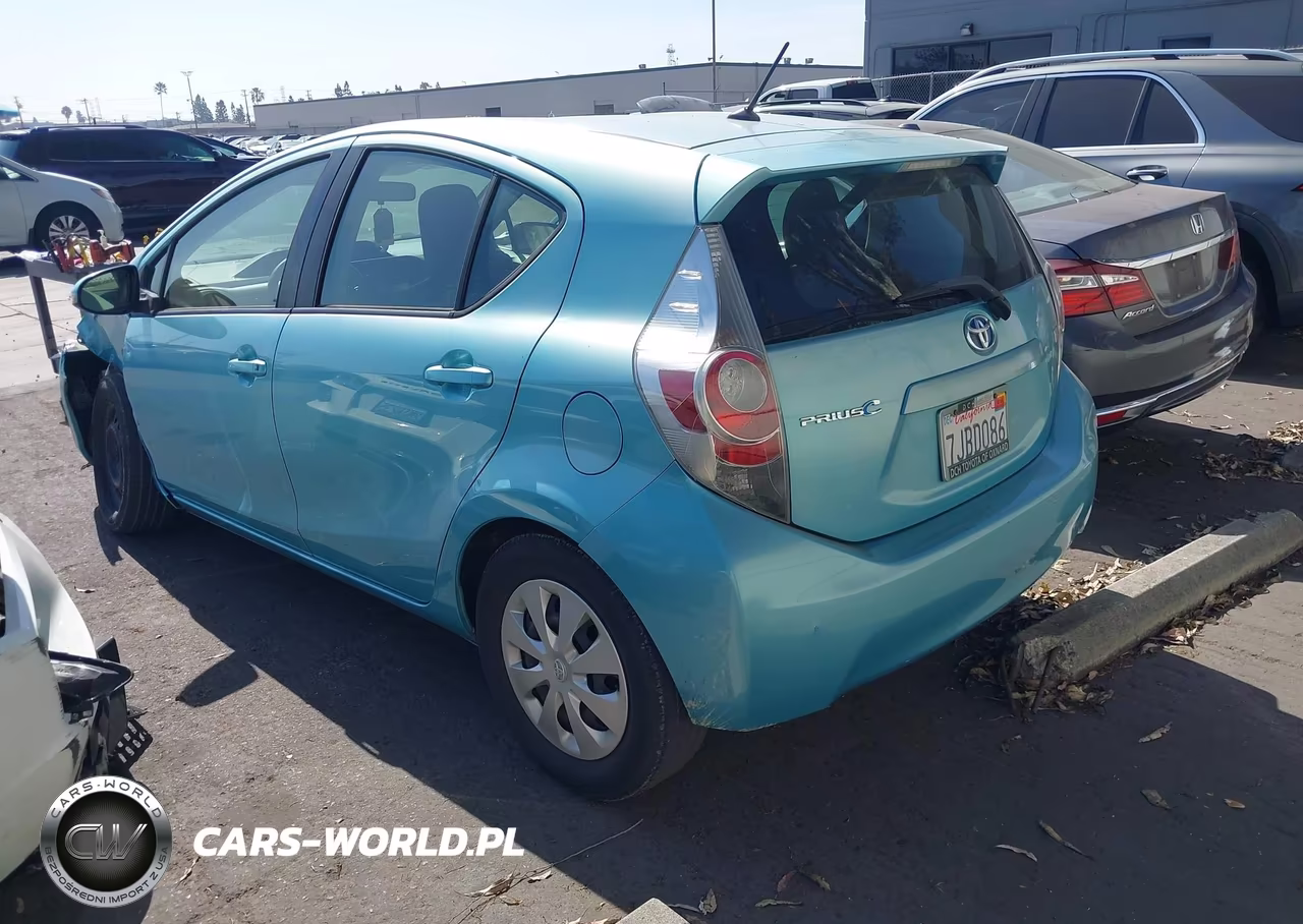 2014 Toyota Prius C One VIN:JTDKDTB34E1084945 - 3