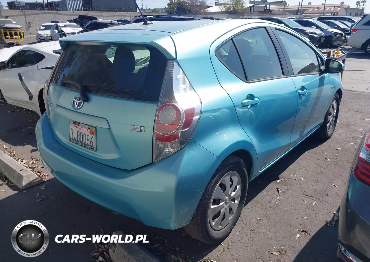 2014 Toyota Prius C One VIN:JTDKDTB34E1084945 - 4