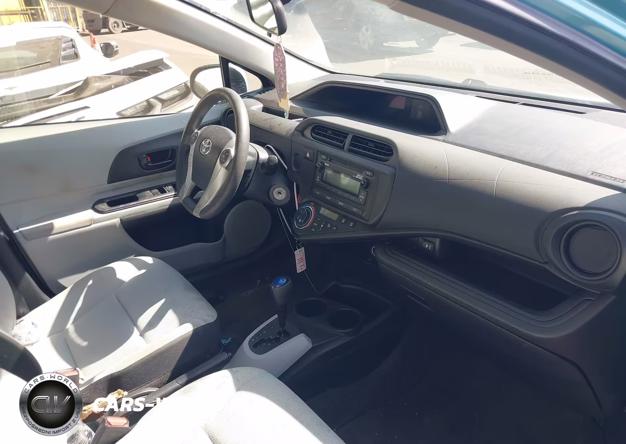 2014 Toyota Prius C One VIN:JTDKDTB34E1084945 - 5