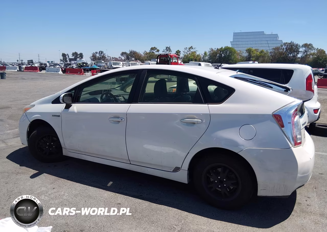 2013 Toyota Prius Two VIN:JTDKN3DUXD5547147 - 14