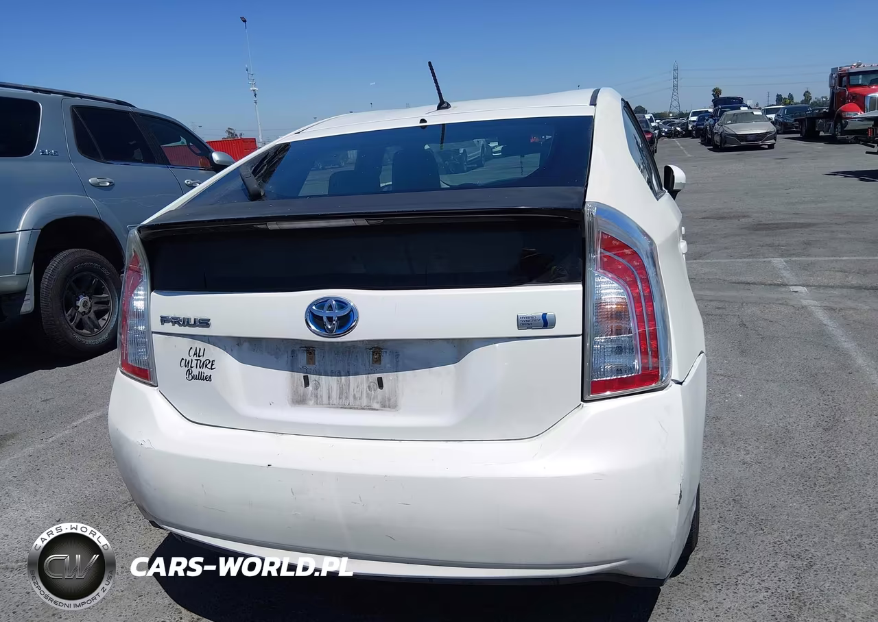 2013 Toyota Prius Two VIN:JTDKN3DUXD5547147 - 16