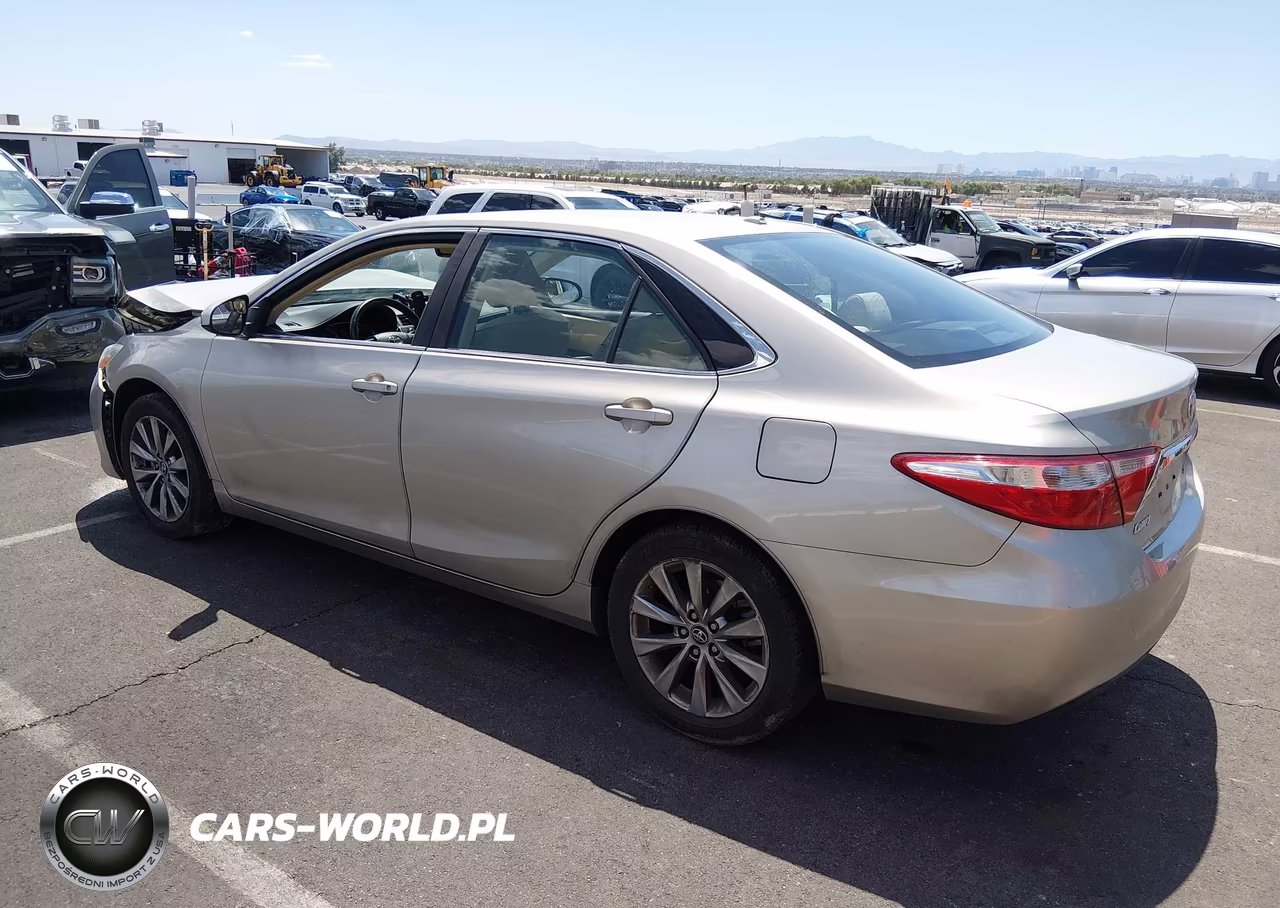 2016 Toyota Camry Xle VIN:4T4BF1FK7GR562231 - 3