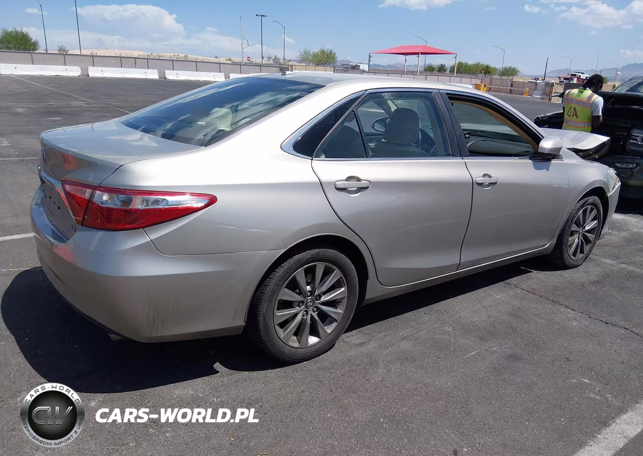 2016 Toyota Camry Xle VIN:4T4BF1FK7GR562231 - 4