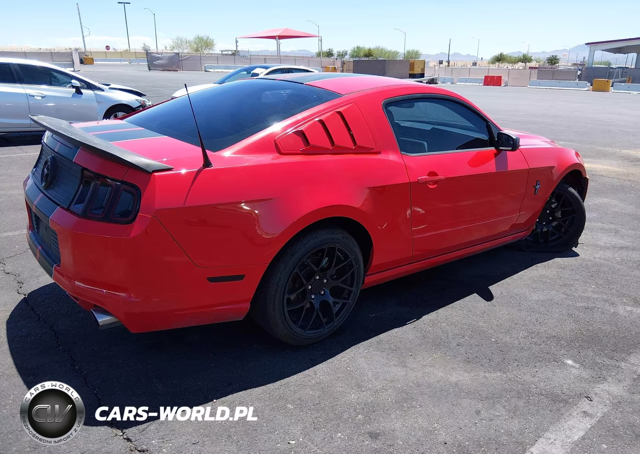 2013 Ford Mustang V6 VIN:1ZVBP8AM5D5267287 - 4