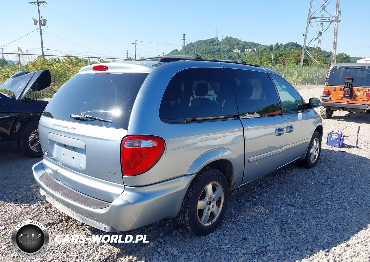 2005 Dodge Grand Caravan Sxt VIN:2D4GP44LX5R464984 - 4