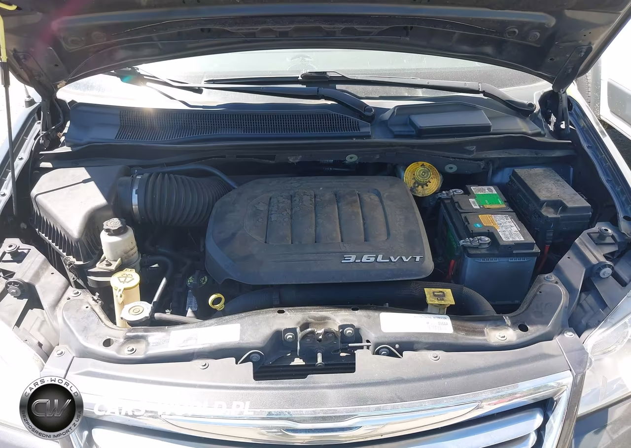 2014 Chrysler Town & Country Touring VIN:2C4RC1BG8ER435831 - 10