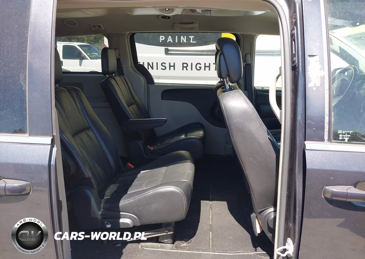2014 Chrysler Town & Country Touring VIN:2C4RC1BG8ER435831 - 8