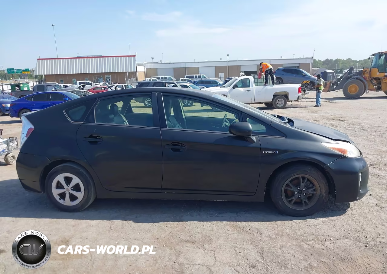 2015 Toyota Prius Two VIN:JTDKN3DU1F1942277 - 13