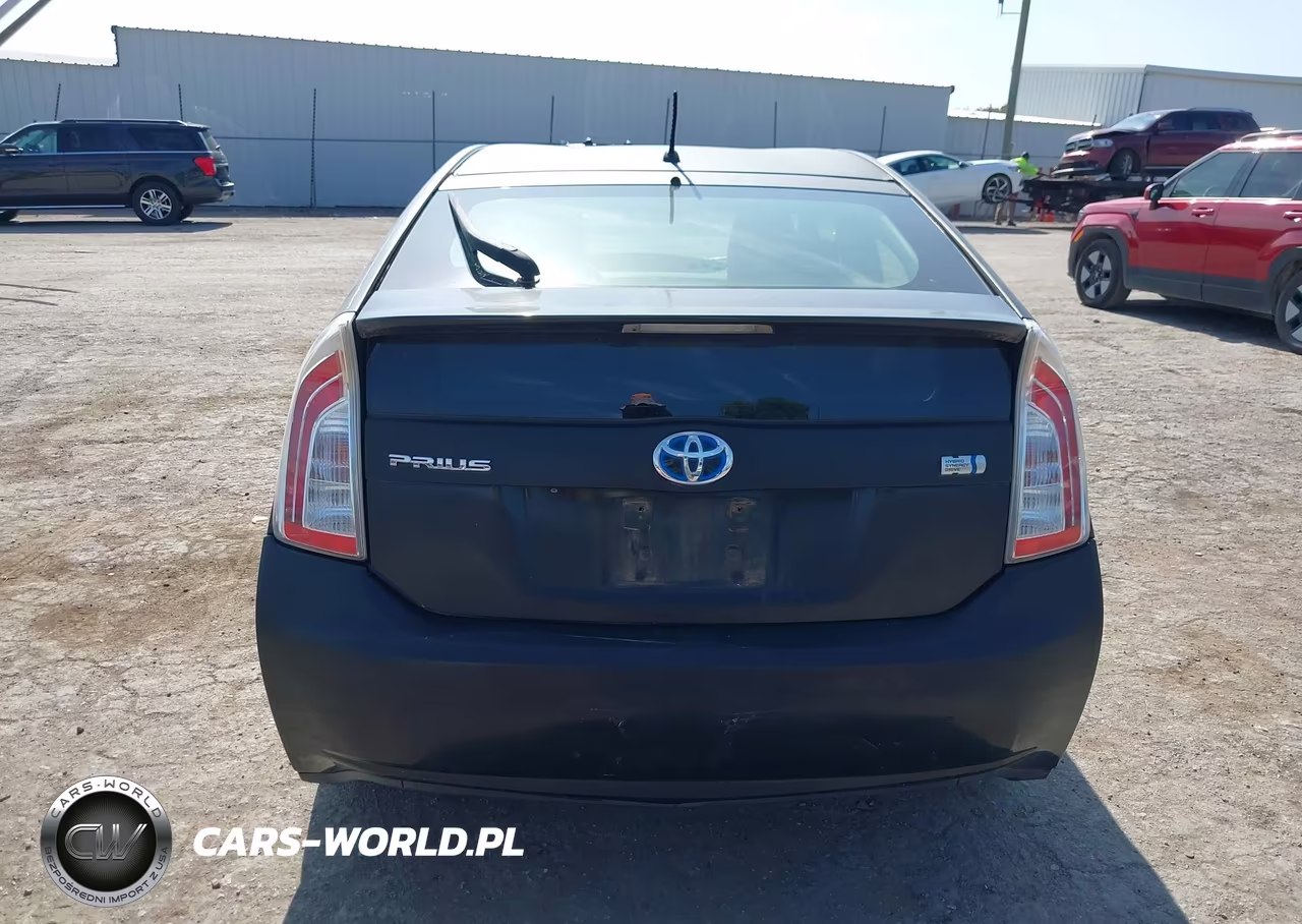 2015 Toyota Prius Two VIN:JTDKN3DU1F1942277 - 16