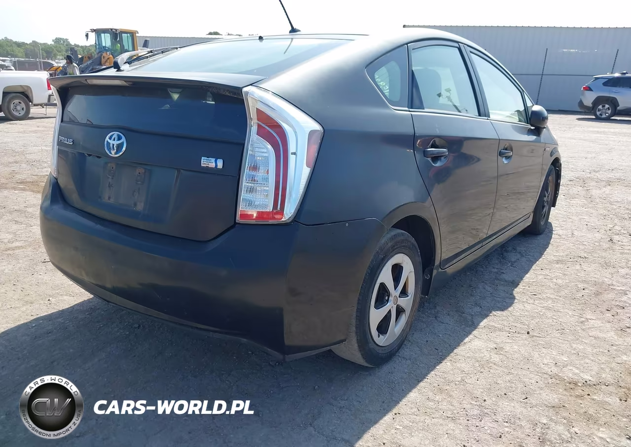 2015 Toyota Prius Two VIN:JTDKN3DU1F1942277 - 4