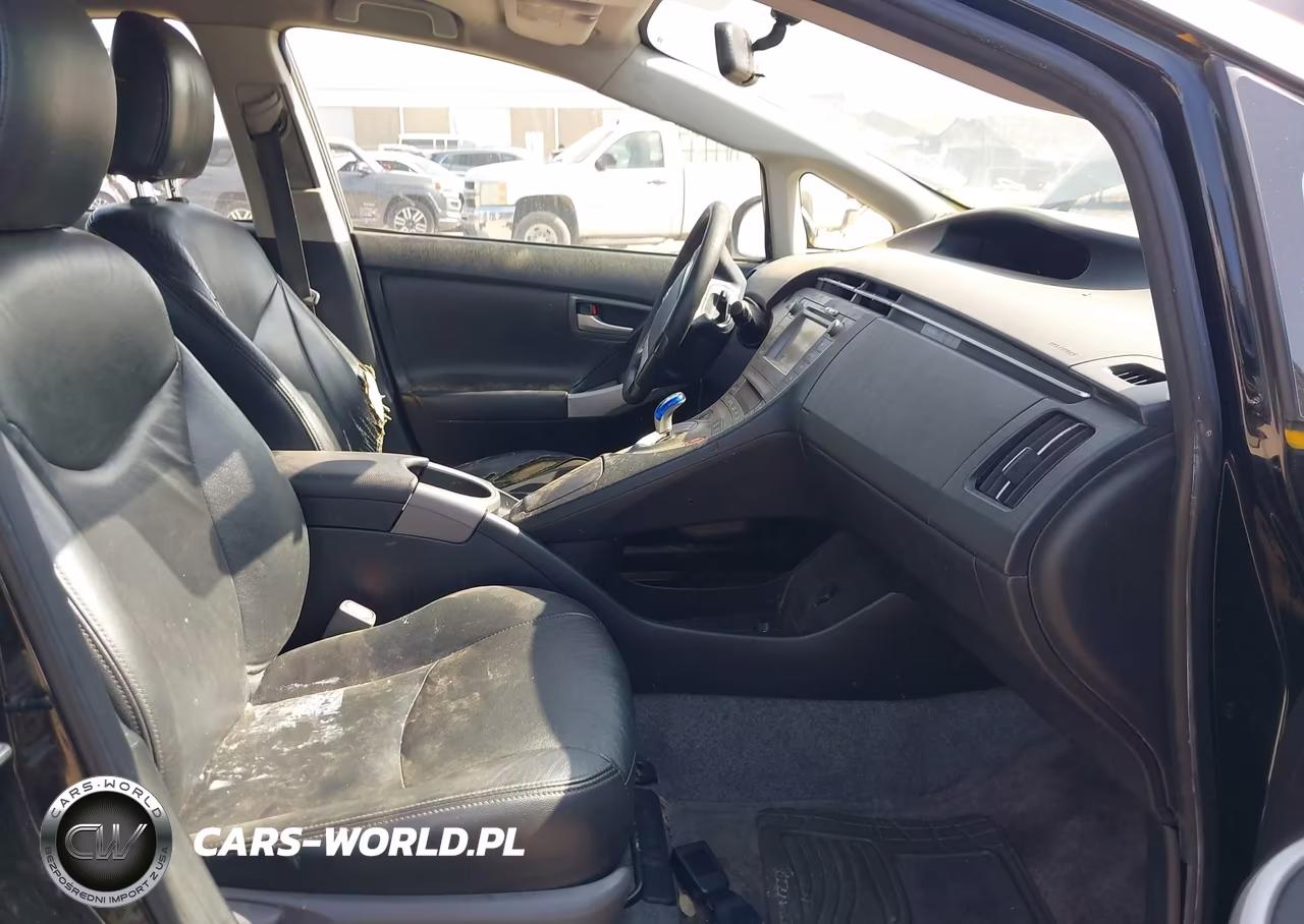 2015 Toyota Prius Two VIN:JTDKN3DU1F1942277 - 5
