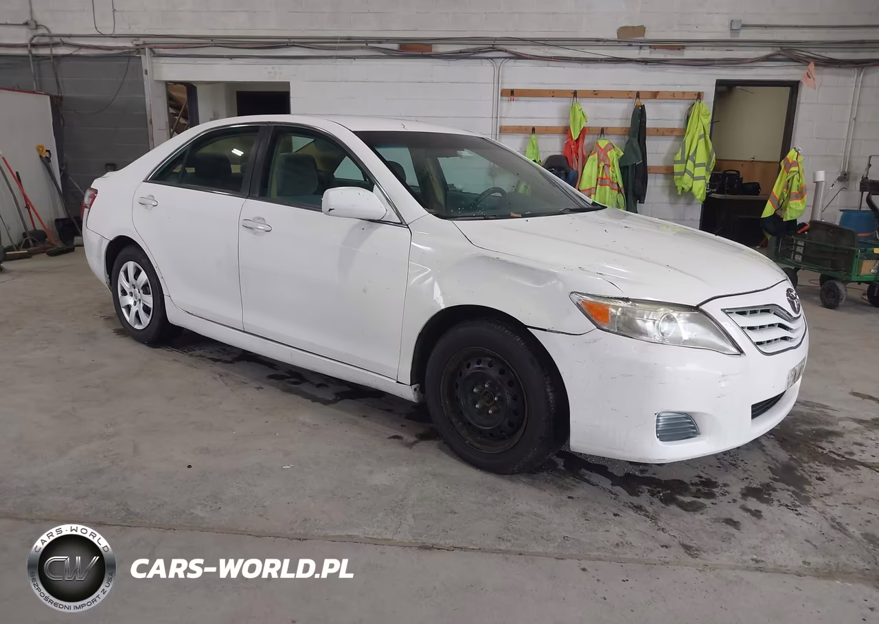 2011 Toyota Camry Le – zdjęcie 1 z 11