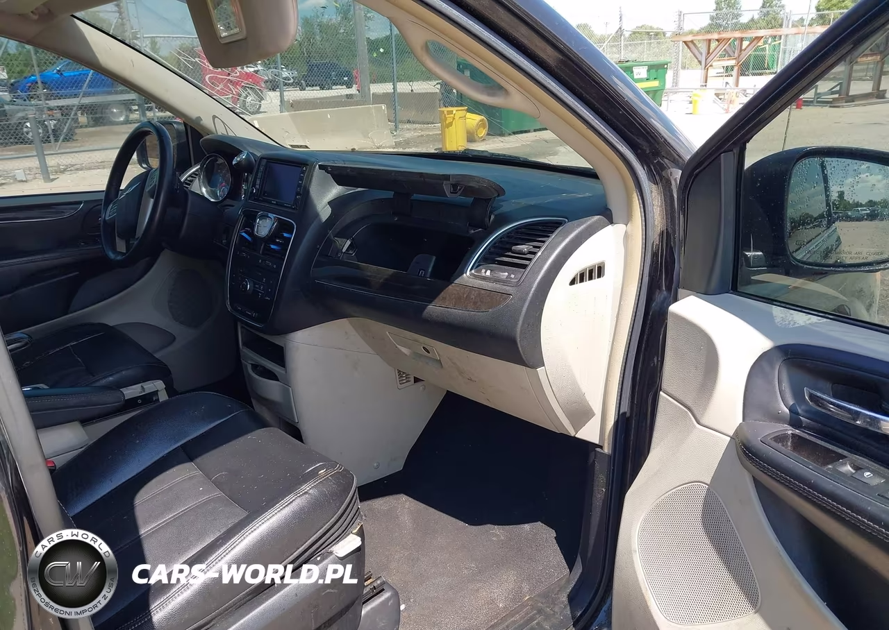 2014 Chrysler Town & Country Touring VIN:2C4RC1BGXER237364 - 5