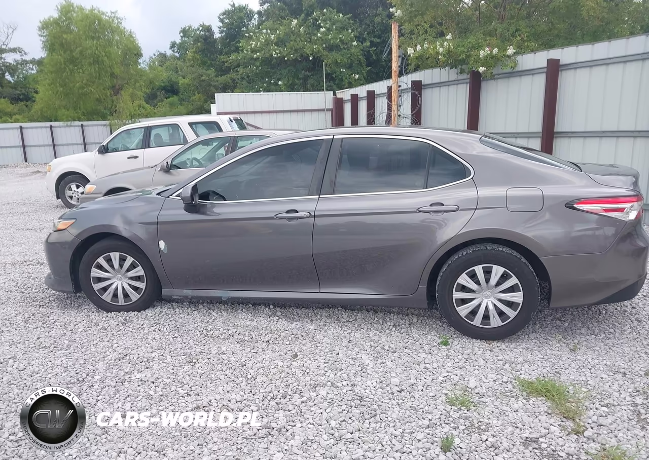 2018 Toyota Camry L VIN:4T1B11HKXJU047494 - 14