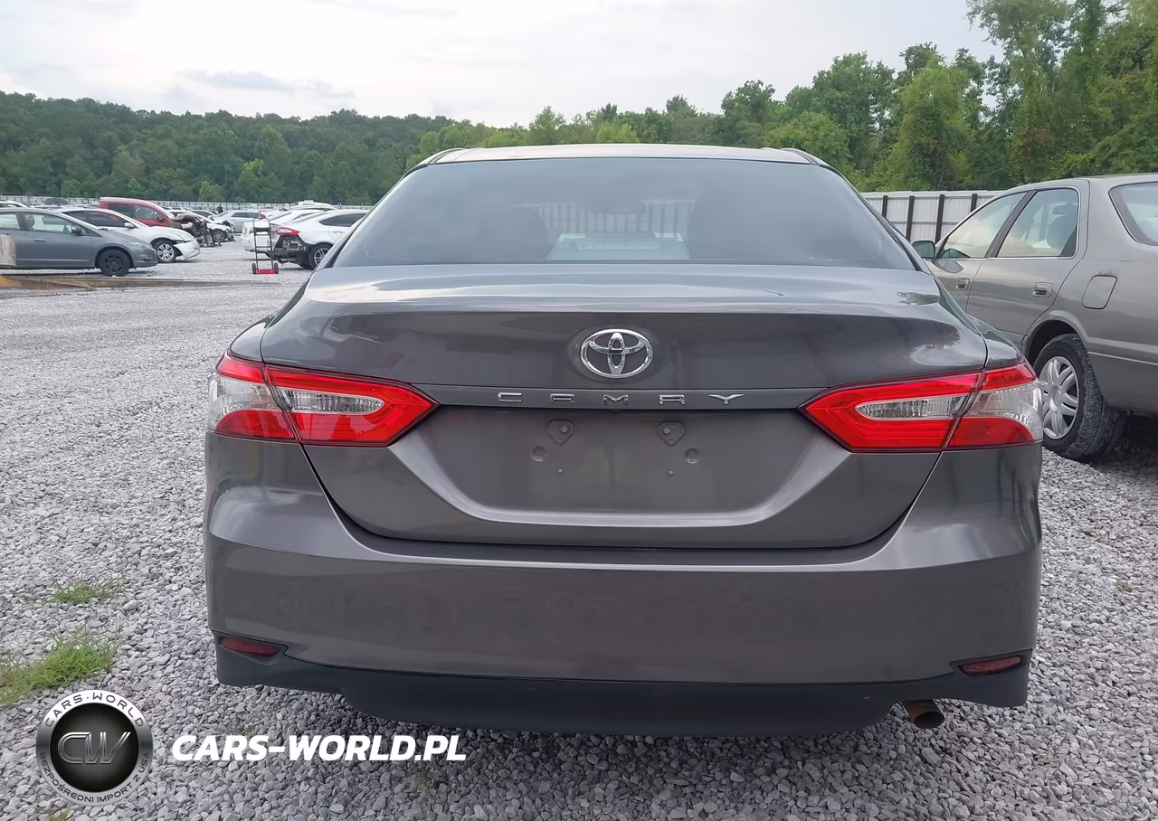 2018 Toyota Camry L VIN:4T1B11HKXJU047494 - 16