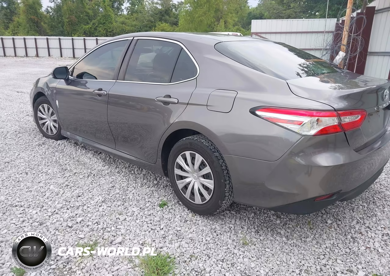 2018 Toyota Camry L VIN:4T1B11HKXJU047494 - 3