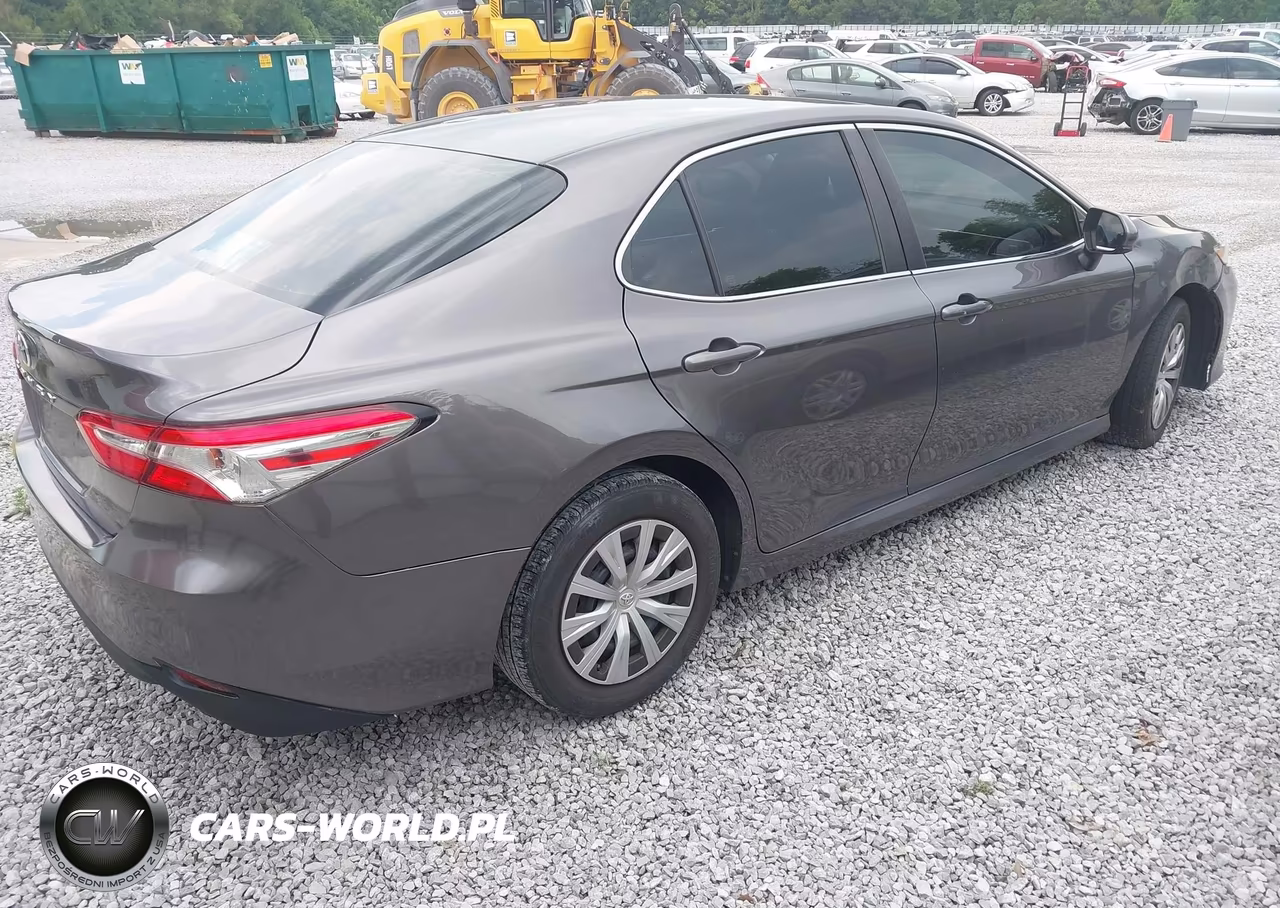 2018 Toyota Camry L VIN:4T1B11HKXJU047494 - 4