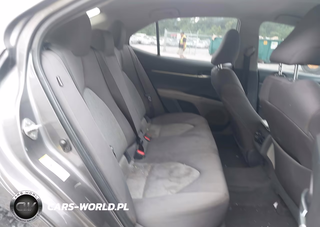2018 Toyota Camry L VIN:4T1B11HKXJU047494 - 8