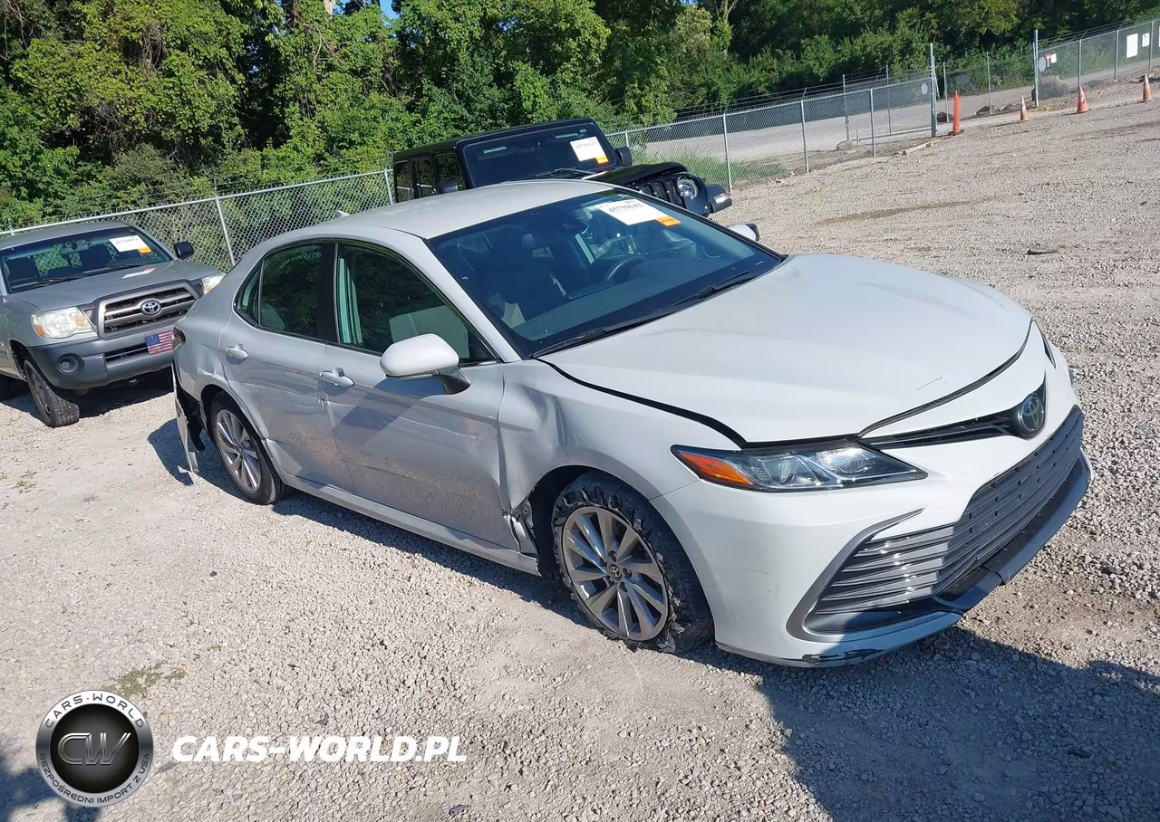 2022 Toyota Camry Le – zdjęcie 1 z 21