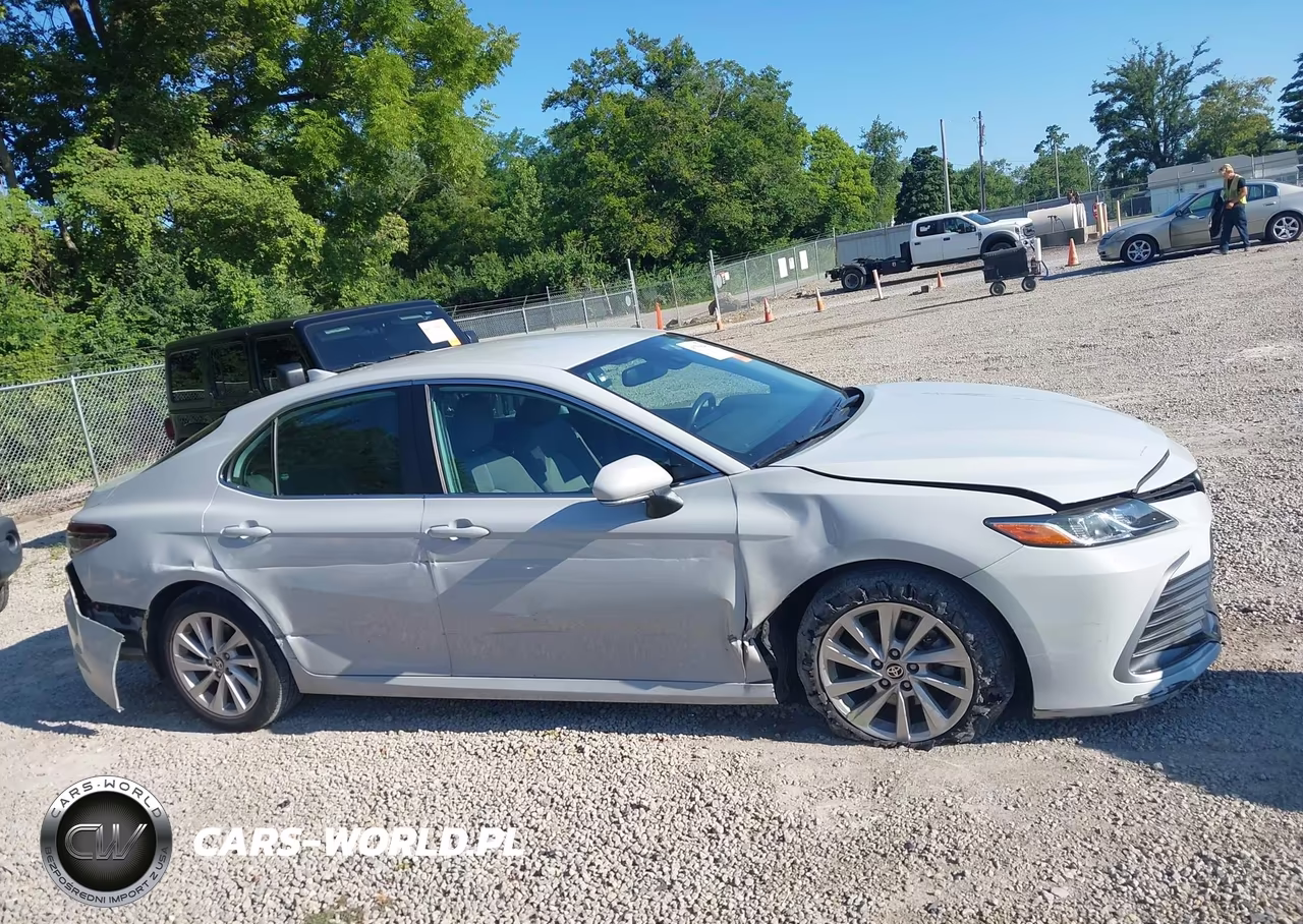 2022 Toyota Camry Le VIN:4T1R11AKXNU054203 - 13