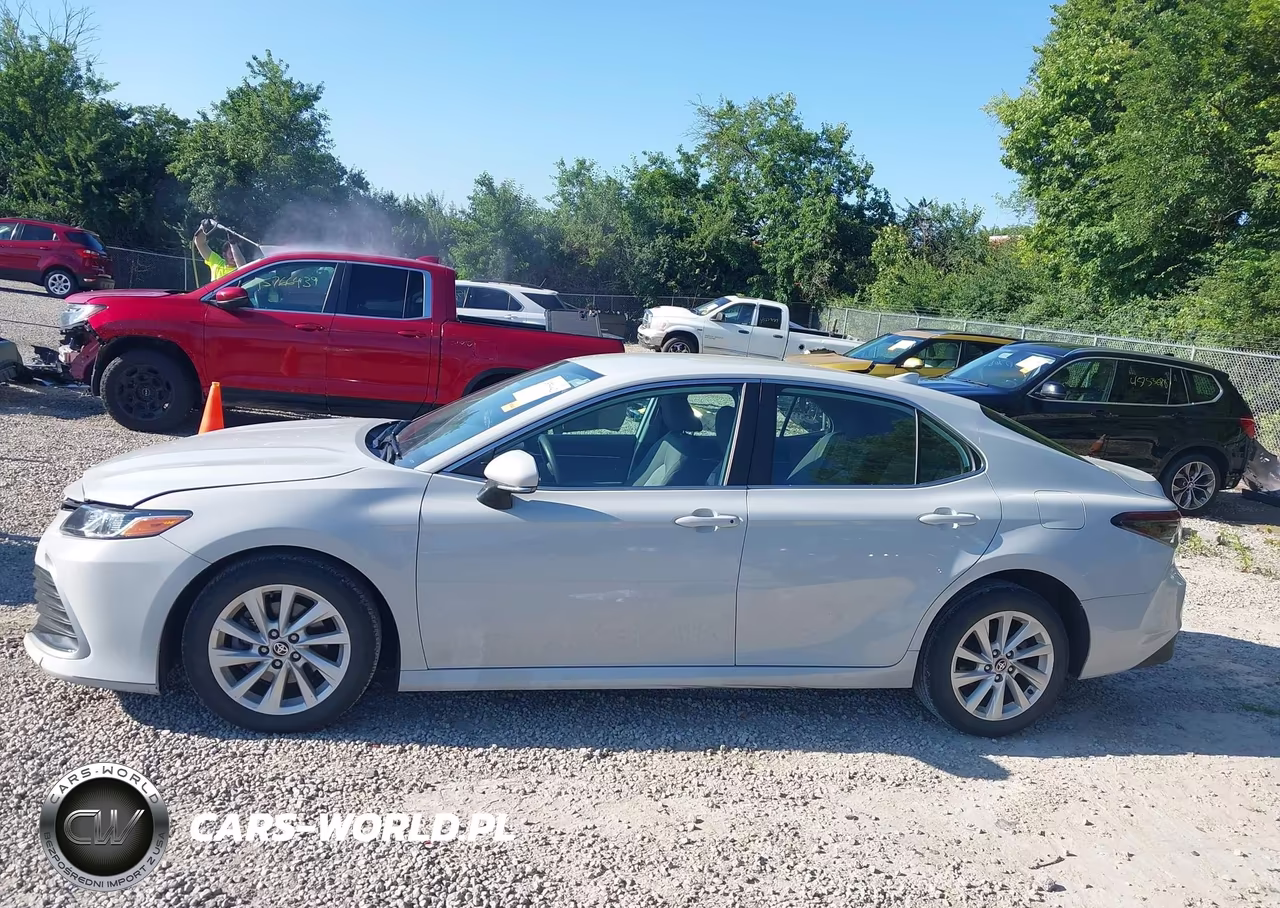 2022 Toyota Camry Le VIN:4T1R11AKXNU054203 - 14