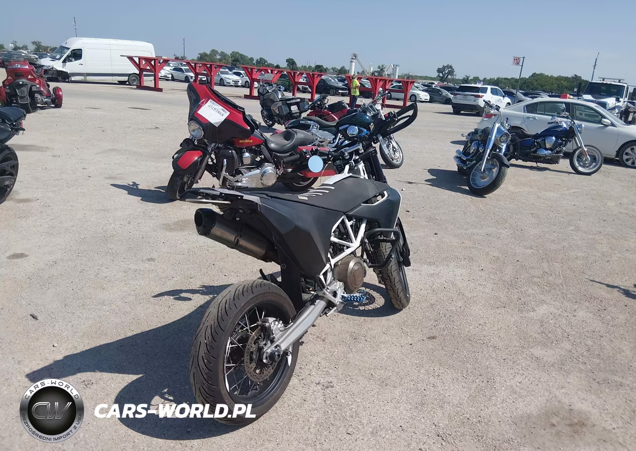 2018 Husqvarna Supermoto 701 VIN:VBKUSV409JM714849 - 4