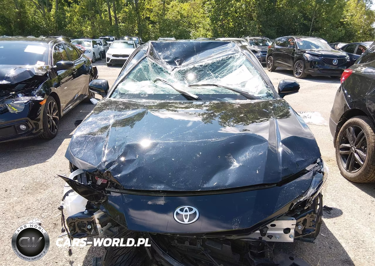2025 Toyota Camry Le VIN:4T1DAACK2SU143637 - 12