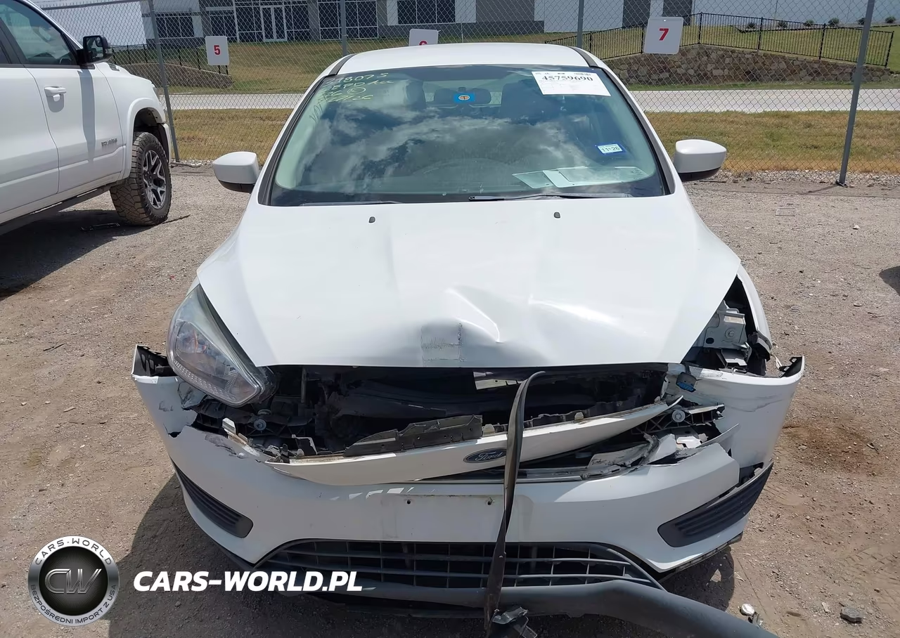 2018 Ford Focus Se VIN:1FADP3K26JL326954 - 12