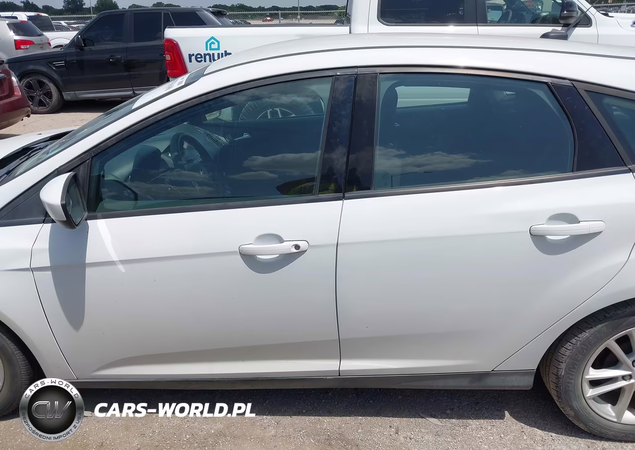 2018 Ford Focus Se VIN:1FADP3K26JL326954 - 14