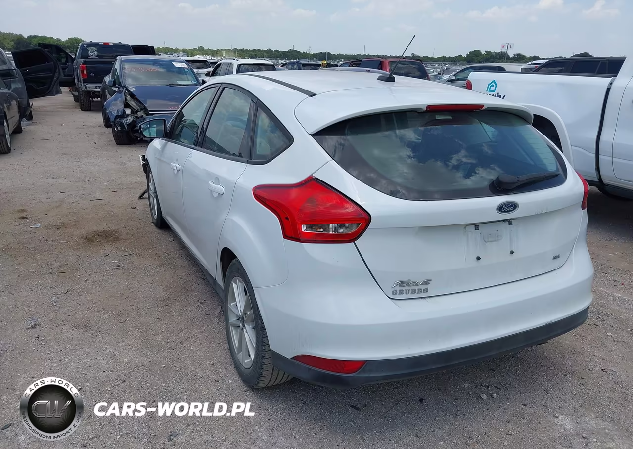 2018 Ford Focus Se VIN:1FADP3K26JL326954 - 3