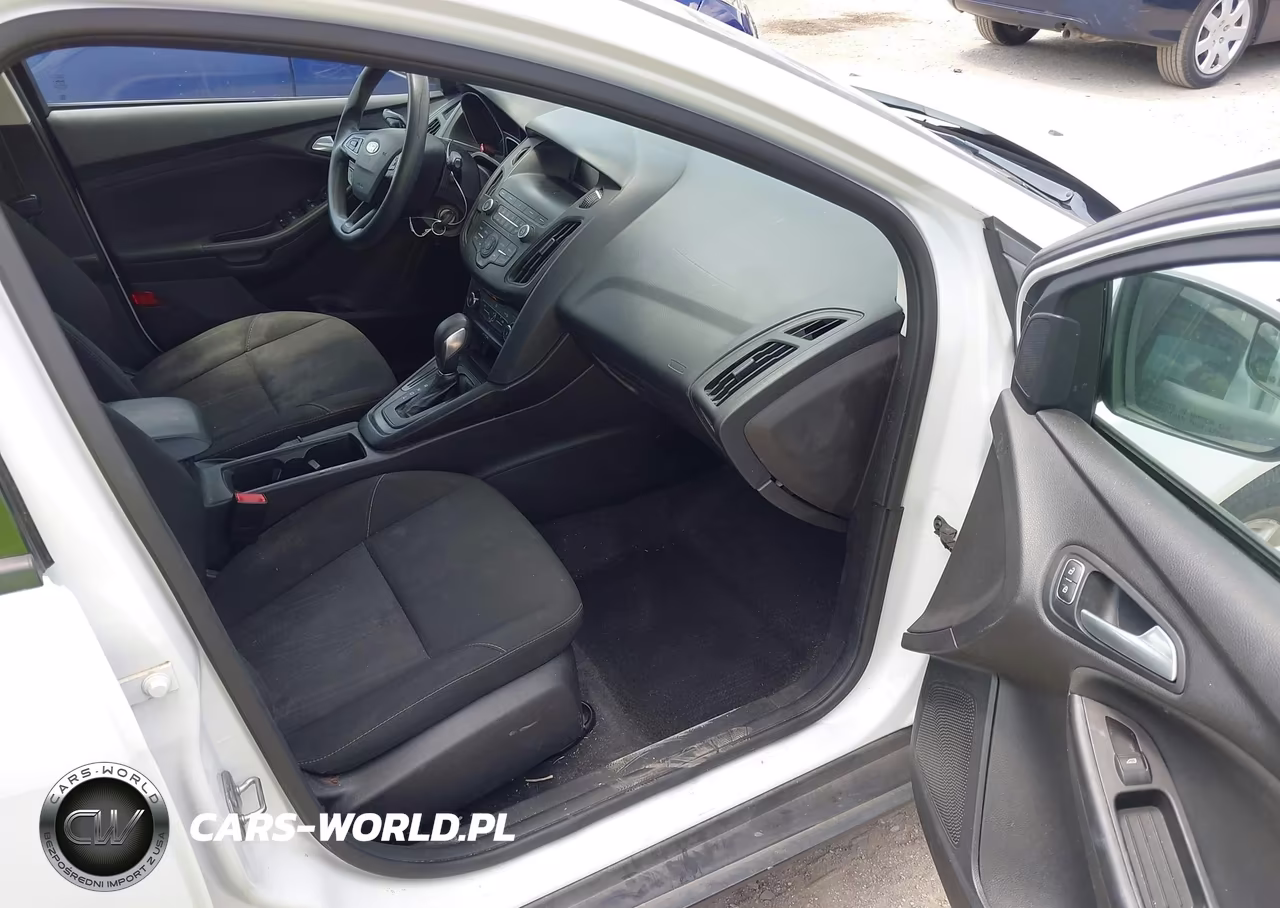 2018 Ford Focus Se VIN:1FADP3K26JL326954 - 5