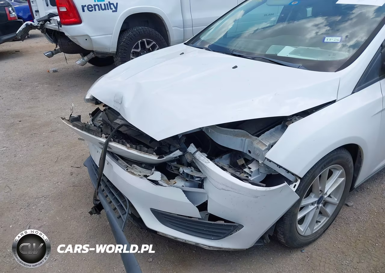 2018 Ford Focus Se VIN:1FADP3K26JL326954 - 6